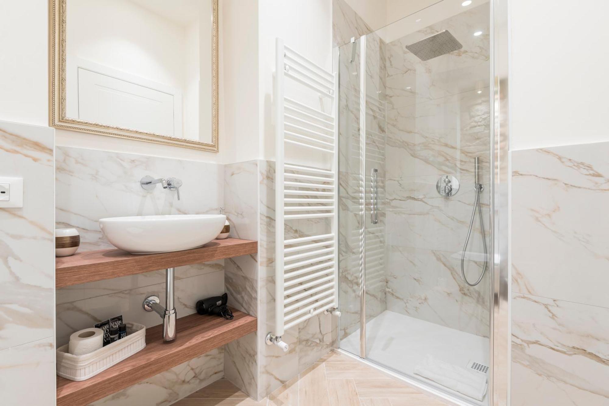Golden Chic - Citta Alta Apartment Bergamo Bagian luar foto